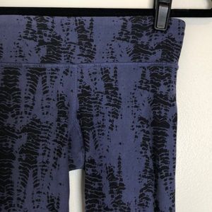 Under Armour l Black & Purple/blue Capri Leggings